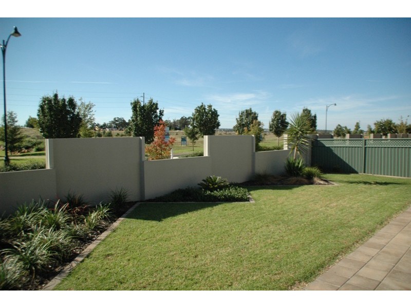 13 Southlakes Parade, Dubbo NSW 2830