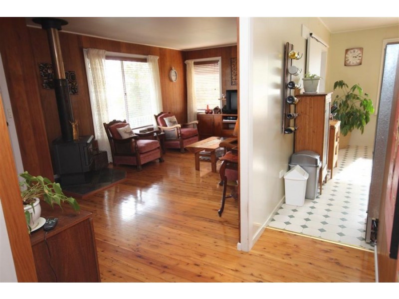96 Martin Street, Tenterfield NSW 2372