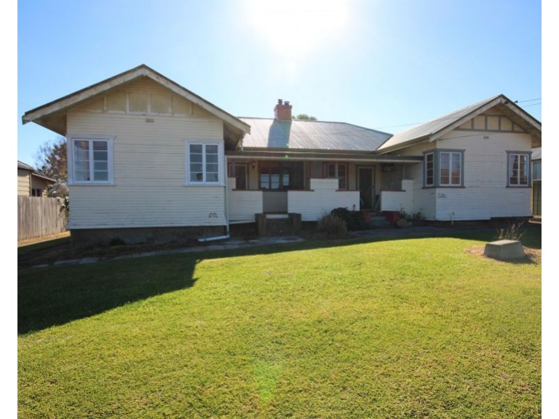 108 Miles street, Tenterfield NSW 2372