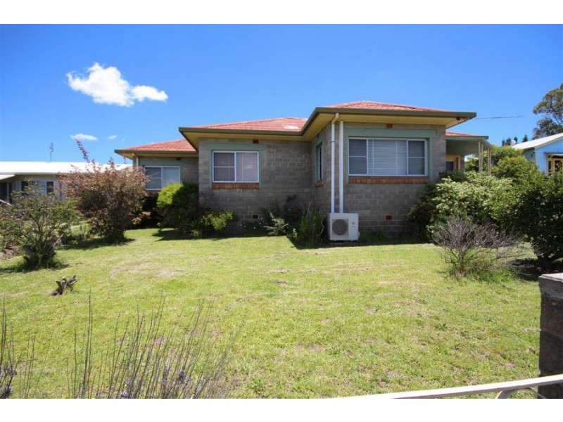 21 Phelhampton Cresent, Jennings NSW 2372