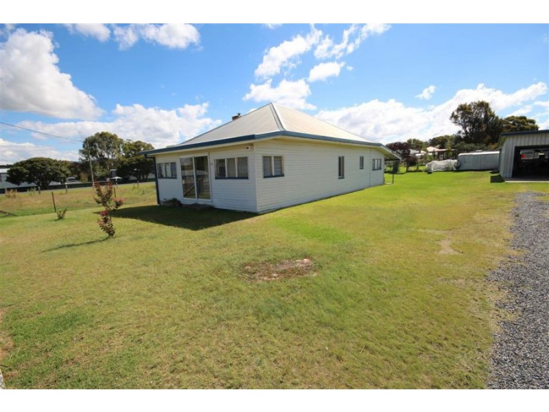 76 Pelham Street, Tenterfield NSW 2372
