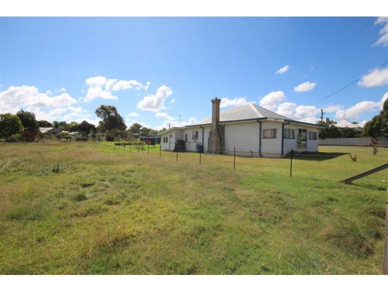 76 Pelham Street, Tenterfield NSW 2372