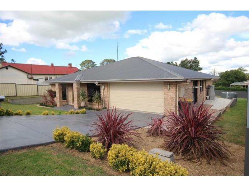 57 George Street, Tenterfield NSW 2372