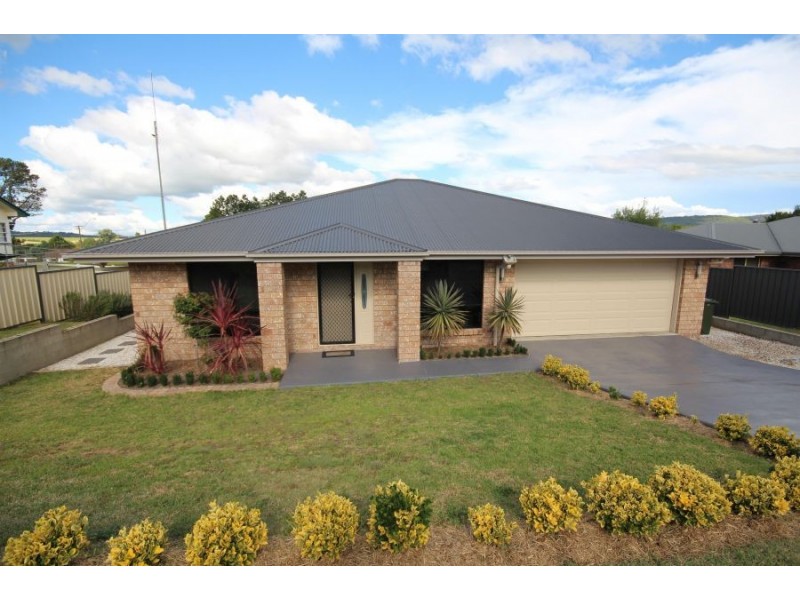 57 George Street, Tenterfield NSW 2372