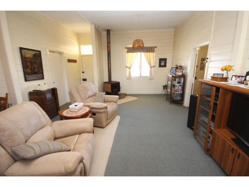 81 Miles Street, Tenterfield NSW 2372