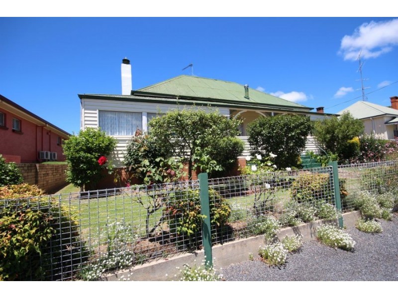 81 Miles Street, Tenterfield NSW 2372