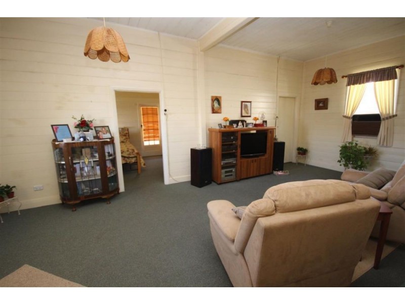 81 Miles Street, Tenterfield NSW 2372