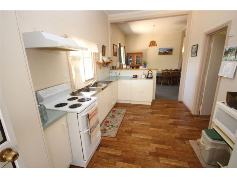 81 Miles Street, Tenterfield NSW 2372