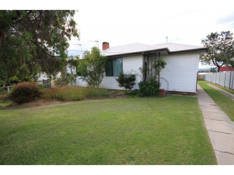 106 Douglas Street, Tenterfield NSW 2372