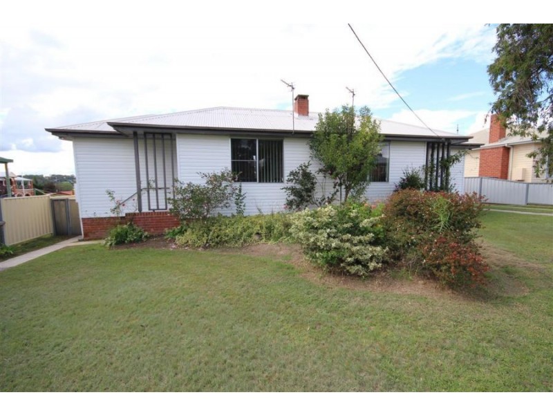 106 Douglas Street, Tenterfield NSW 2372