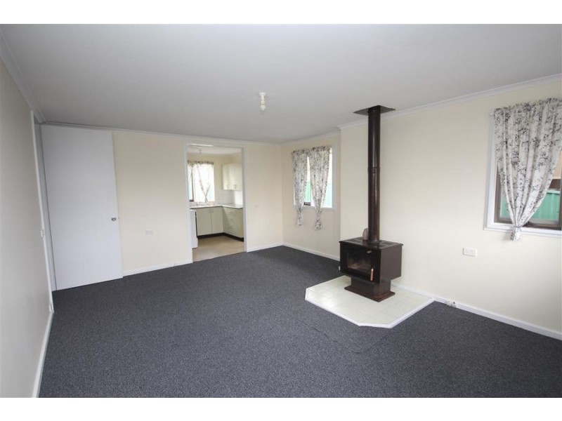 63 Logan Street, Tenterfield NSW 2372