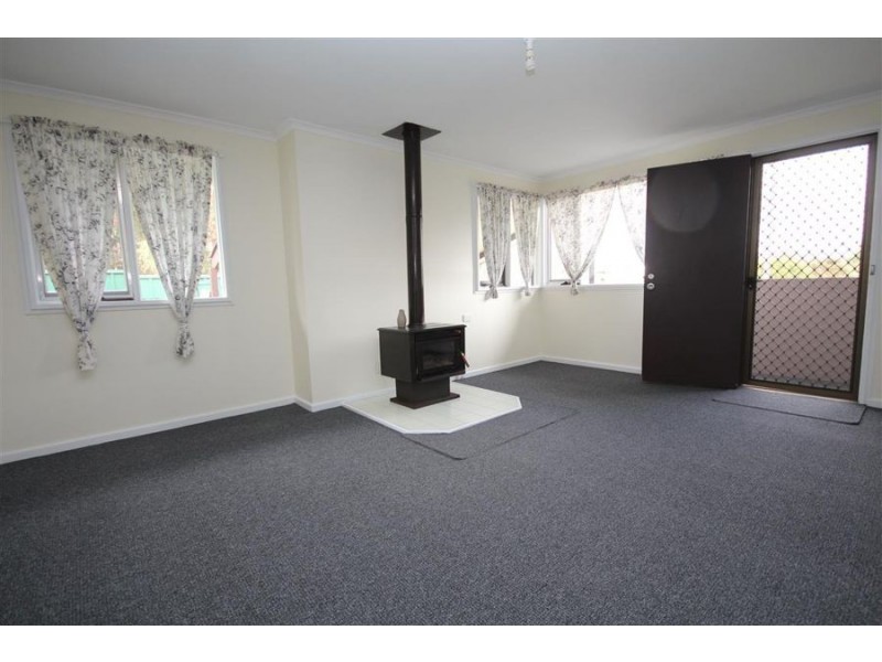 63 Logan Street, Tenterfield NSW 2372