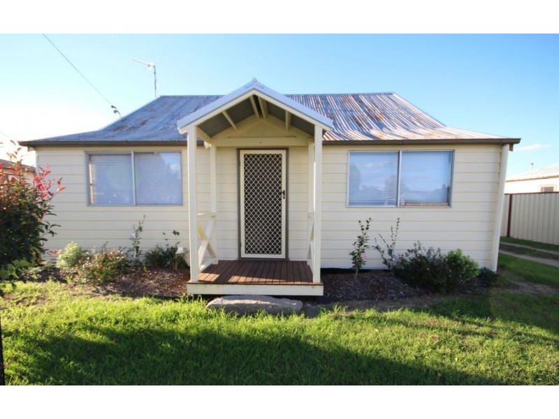 42 Margaret Street, Tenterfield NSW 2372