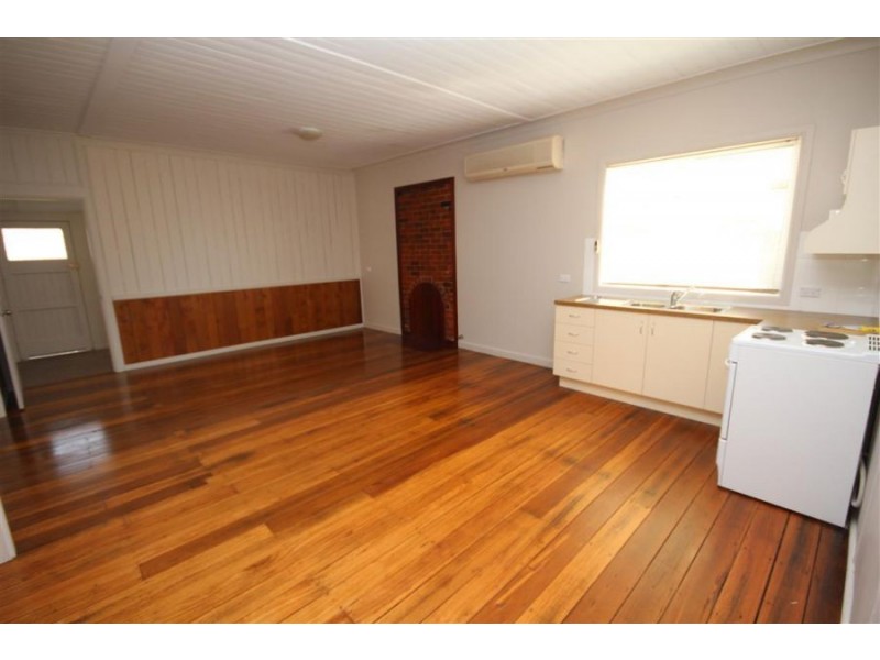 42 Margaret Street, Tenterfield NSW 2372