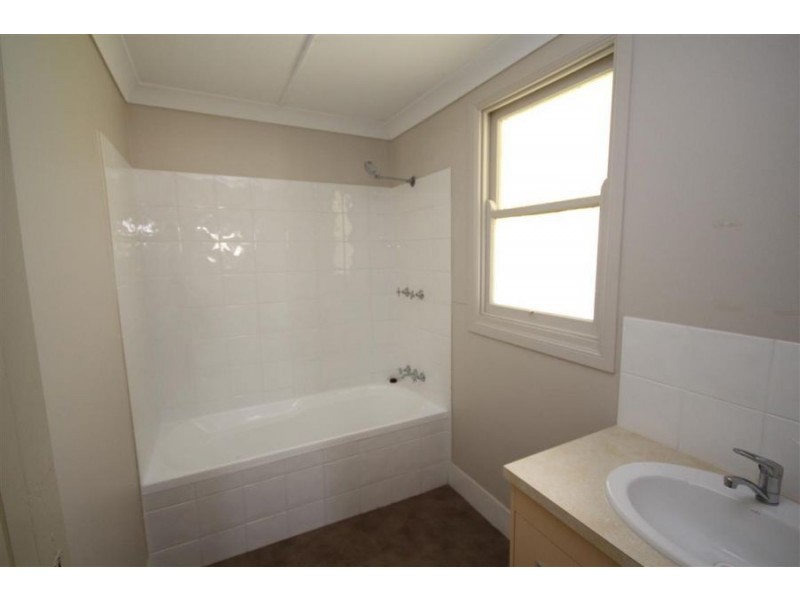 42 Margaret Street, Tenterfield NSW 2372