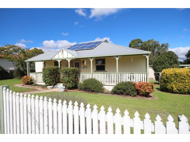 83 Martin Street, Tenterfield NSW 2372