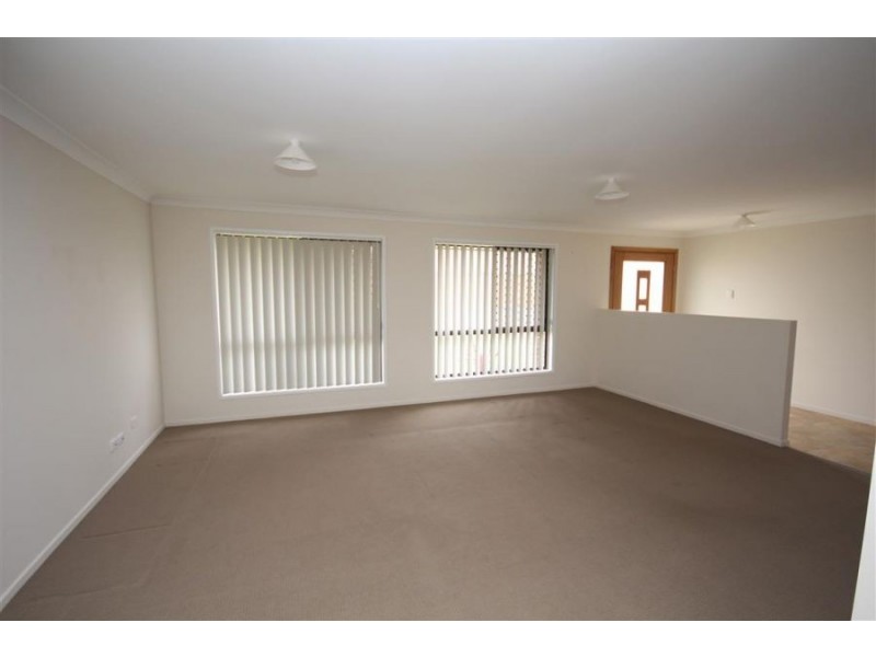 1 Parkes Drive, Tenterfield NSW 2372