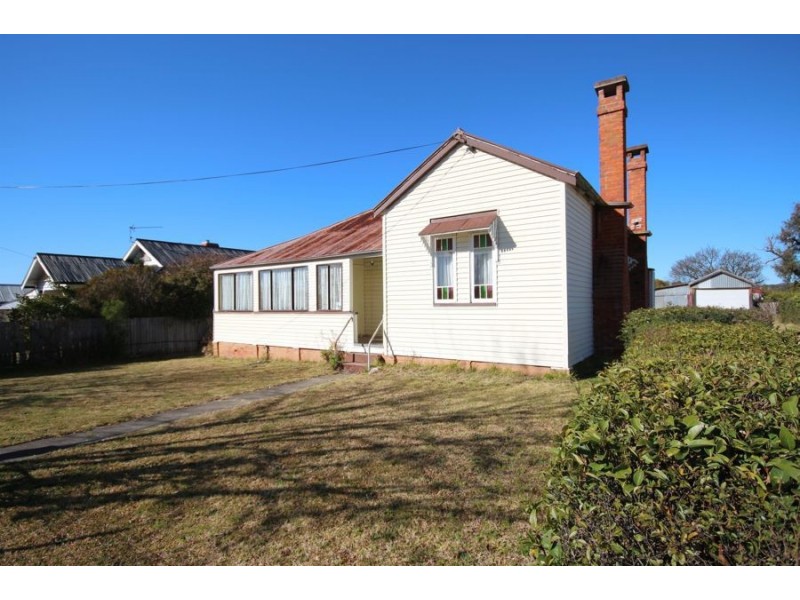 51 Molesworth Street, Tenterfield NSW 2372