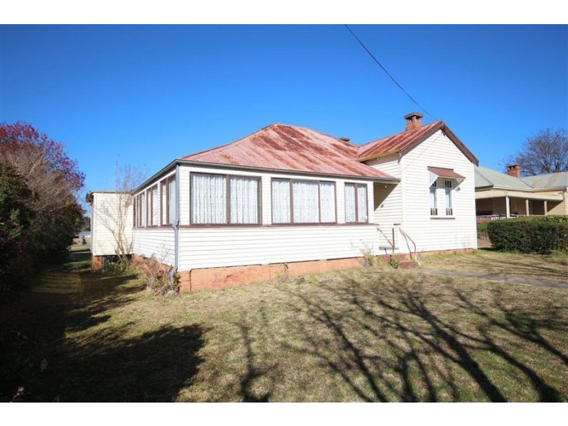 51 Molesworth Street, Tenterfield NSW 2372