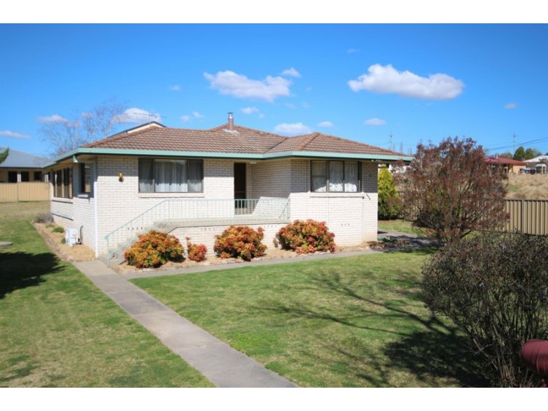 225 Logan Street, Tenterfield NSW 2372
