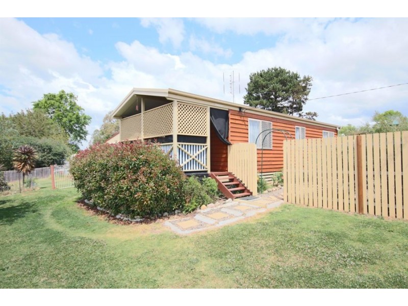 105 Cowper Street, Tenterfield NSW 2372