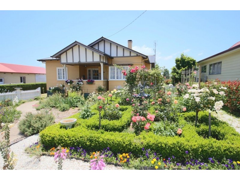 86 High Street, Tenterfield NSW 2372