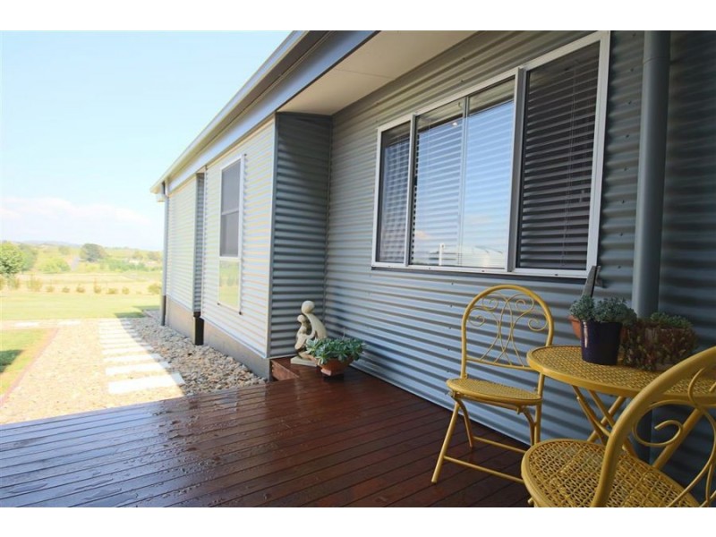 27 Millers Lane, Tenterfield NSW 2372
