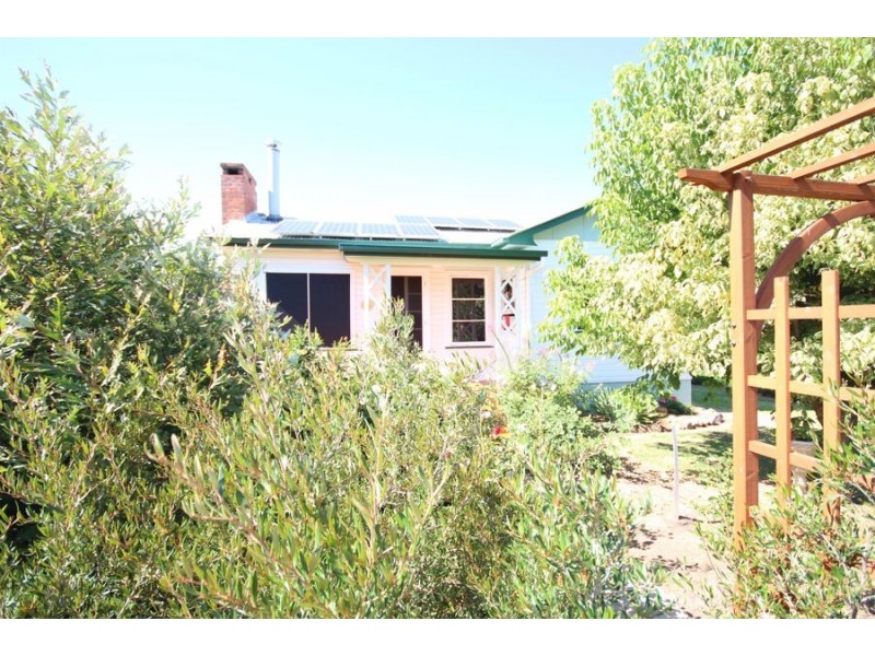 139 Petrie Street, Tenterfield NSW 2372
