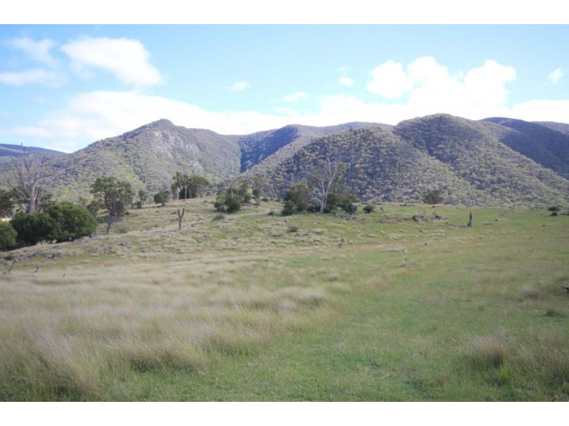 573 Bluff River Road, “Trout Hole”, Tenterfield NSW 2372