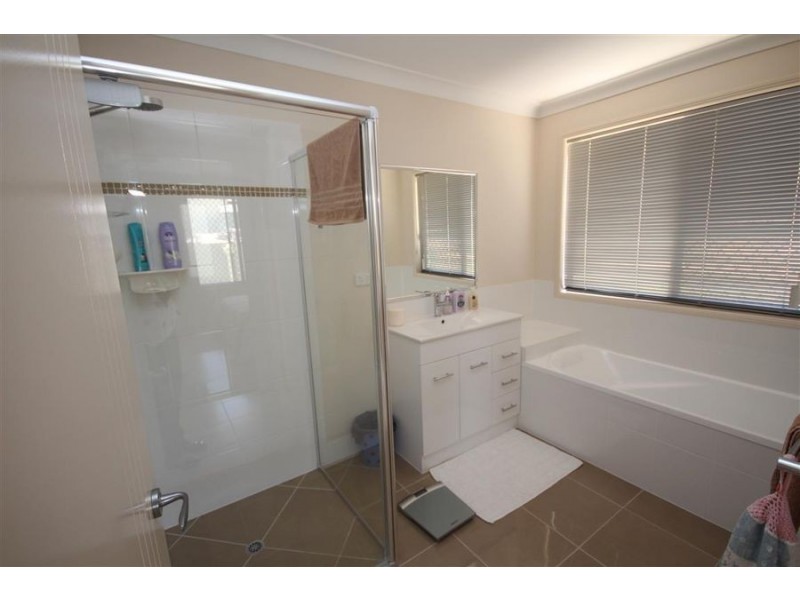 20 Laird Street, Tenterfield NSW 2372