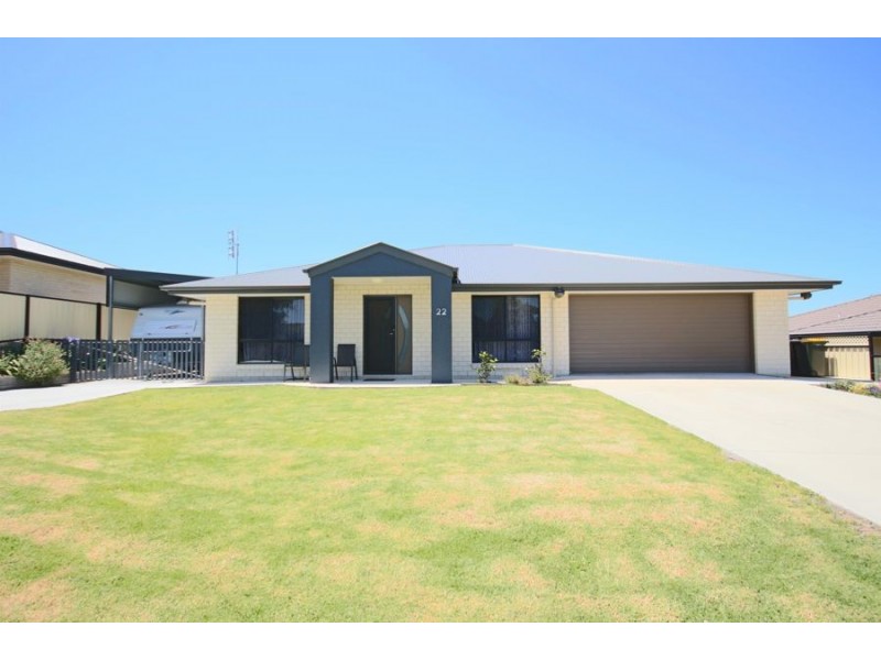 22 Laird Street, Tenterfield NSW 2372
