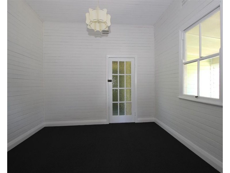 51 Molesworth Street, Tenterfield NSW 2372