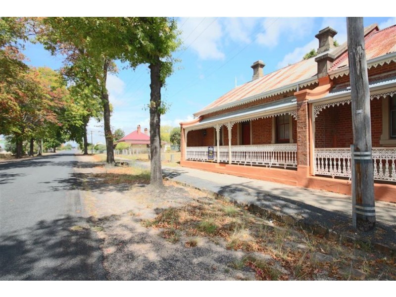 130 Logan Street, Tenterfield NSW 2372