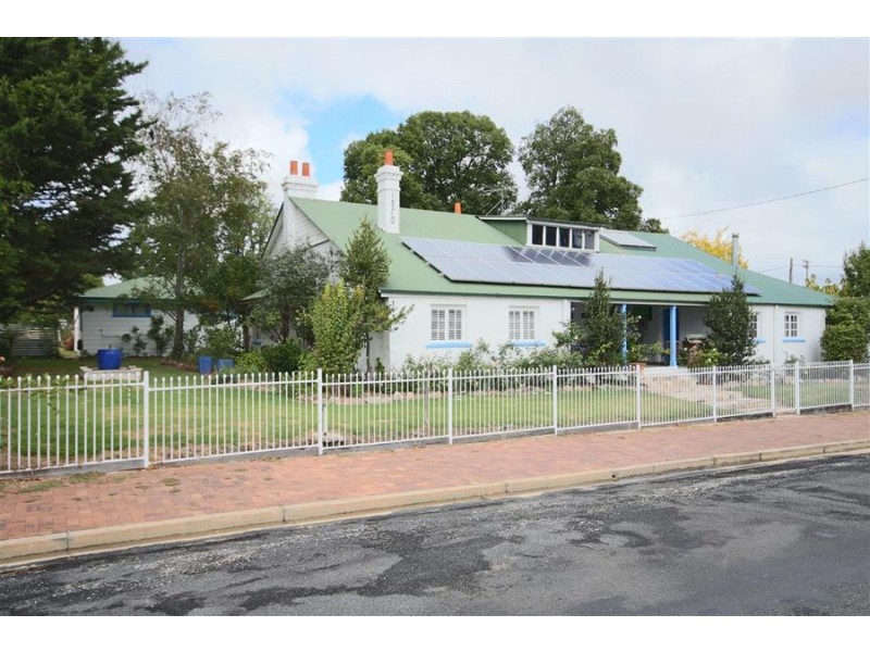 85 Molesworth Street, Tenterfield NSW 2372