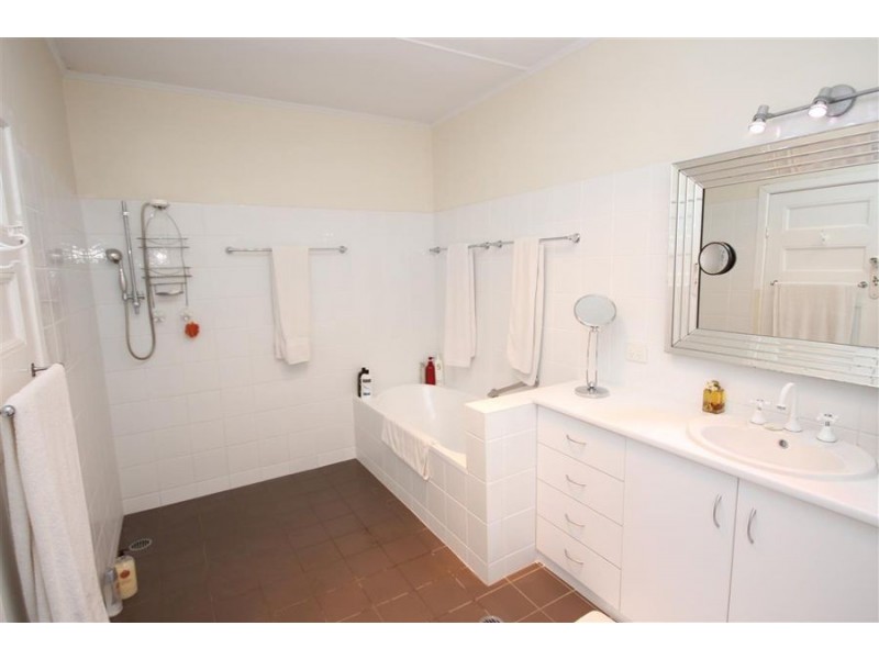 85 Molesworth Street, Tenterfield NSW 2372
