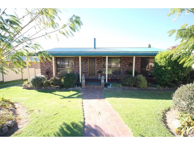 88 Manners Street, Tenterfield NSW 2372