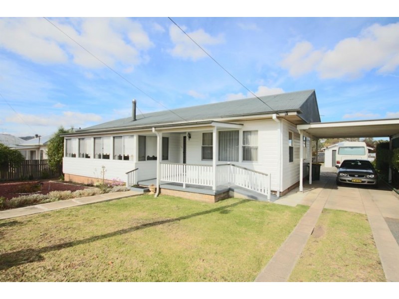 39 Margaret Street, Tenterfield NSW 2372