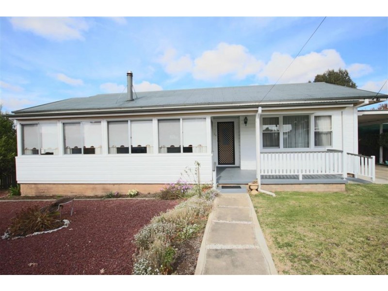 39 Margaret Street, Tenterfield NSW 2372