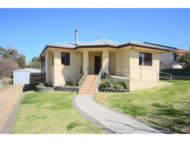 65 Molesworth Street, Tenterfield NSW 2372