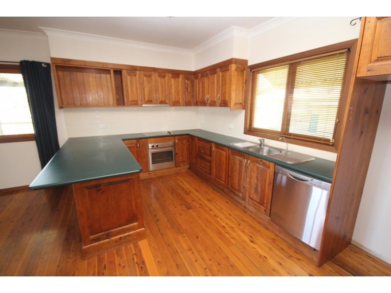 65 Molesworth Street, Tenterfield NSW 2372