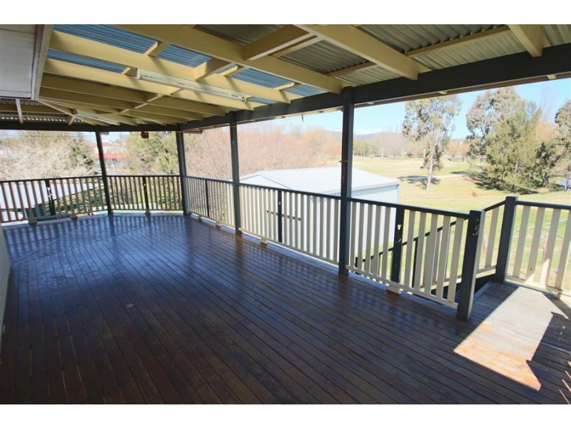 65 Molesworth Street, Tenterfield NSW 2372