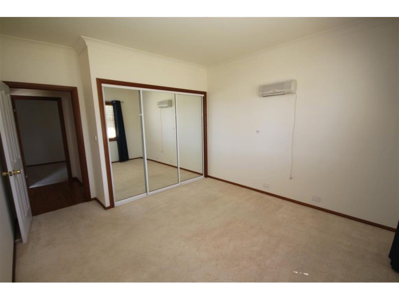 65 Molesworth Street, Tenterfield NSW 2372