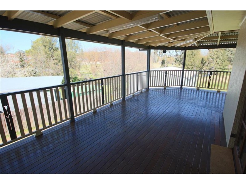 65 Molesworth Street, Tenterfield NSW 2372