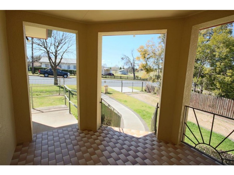 65 Molesworth Street, Tenterfield NSW 2372