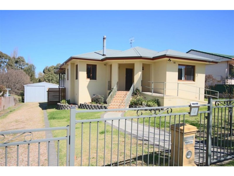 65 Molesworth Street, Tenterfield NSW 2372