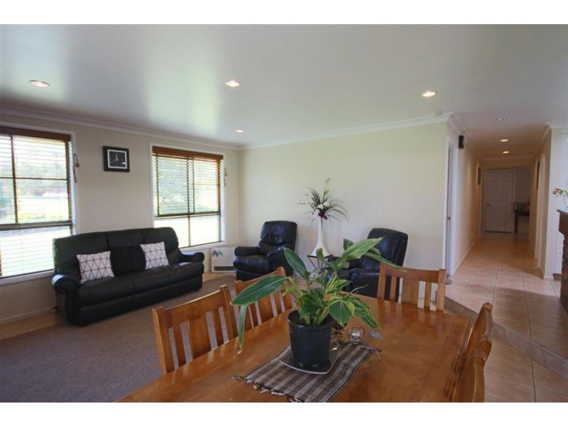 6 Casino Road, Tenterfield NSW 2372