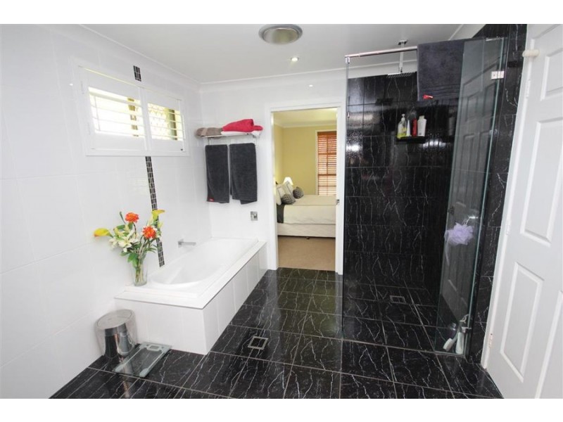 6 Casino Road, Tenterfield NSW 2372