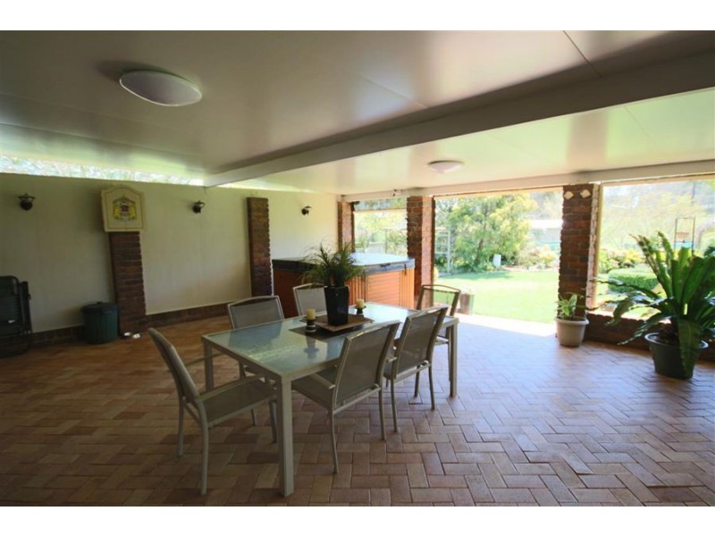 6 Casino Road, Tenterfield NSW 2372