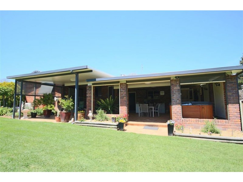 6 Casino Road, Tenterfield NSW 2372