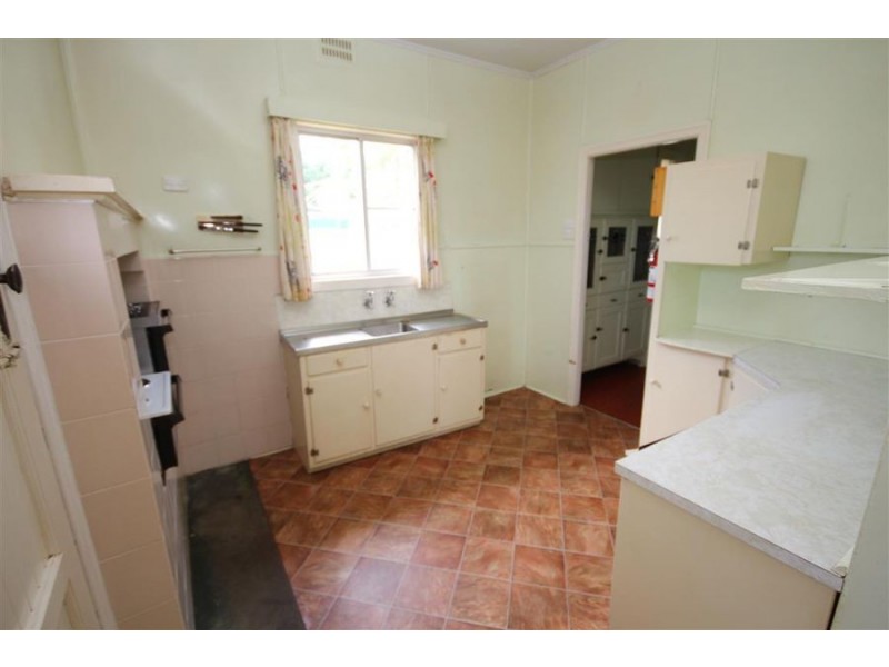 33 Logan Street, Tenterfield NSW 2372